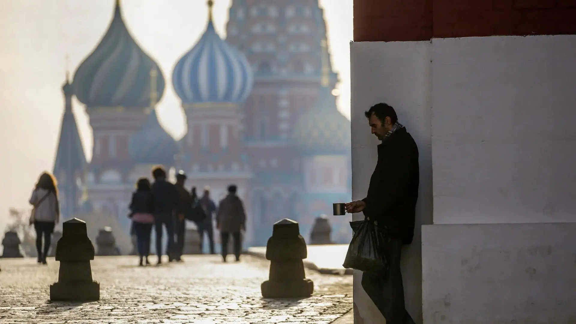 До 40% россиян находятся в зоне «предбедности»