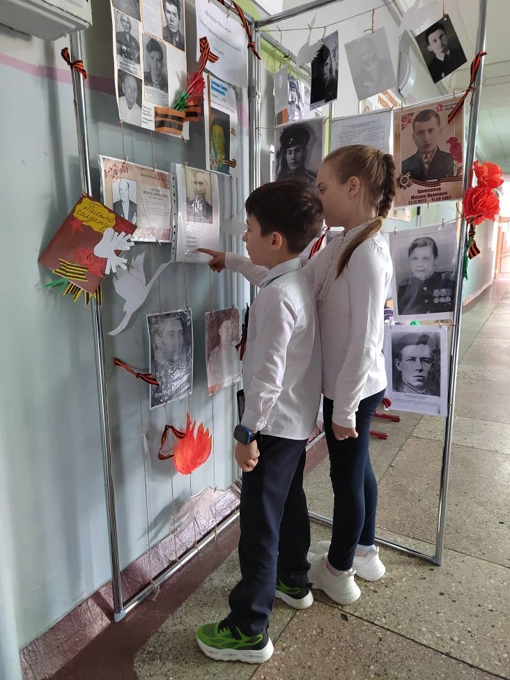 Лица Победы в сердцах «Орлят» 🕯️ Патриотическое воспитание начинается с памяти о своих корнях. В хол