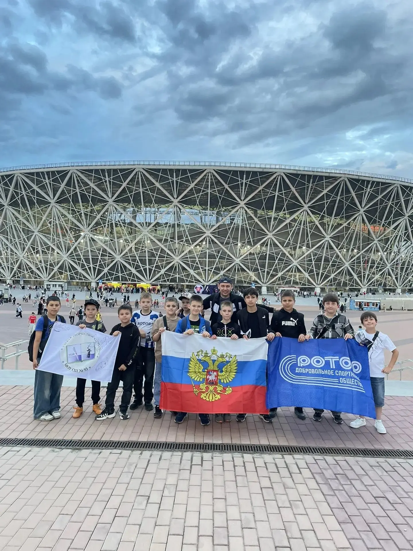 📣 Ученики МОУ СШ  № 93 посетили товарищеский матч сборных России и Буркина‑Фасо!

Благодаря поддерж
