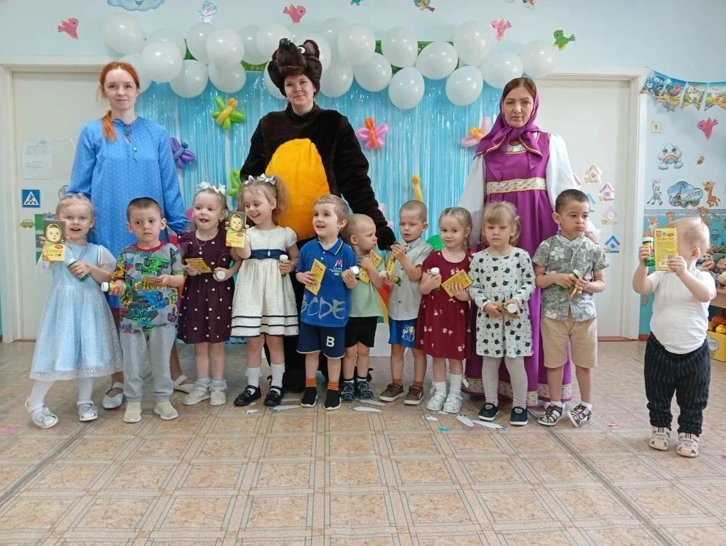Какое чудесное лето! ☀️☀☀ Маша и Медведь собрали всех ребят на самый настоящий летний праздник. Дети