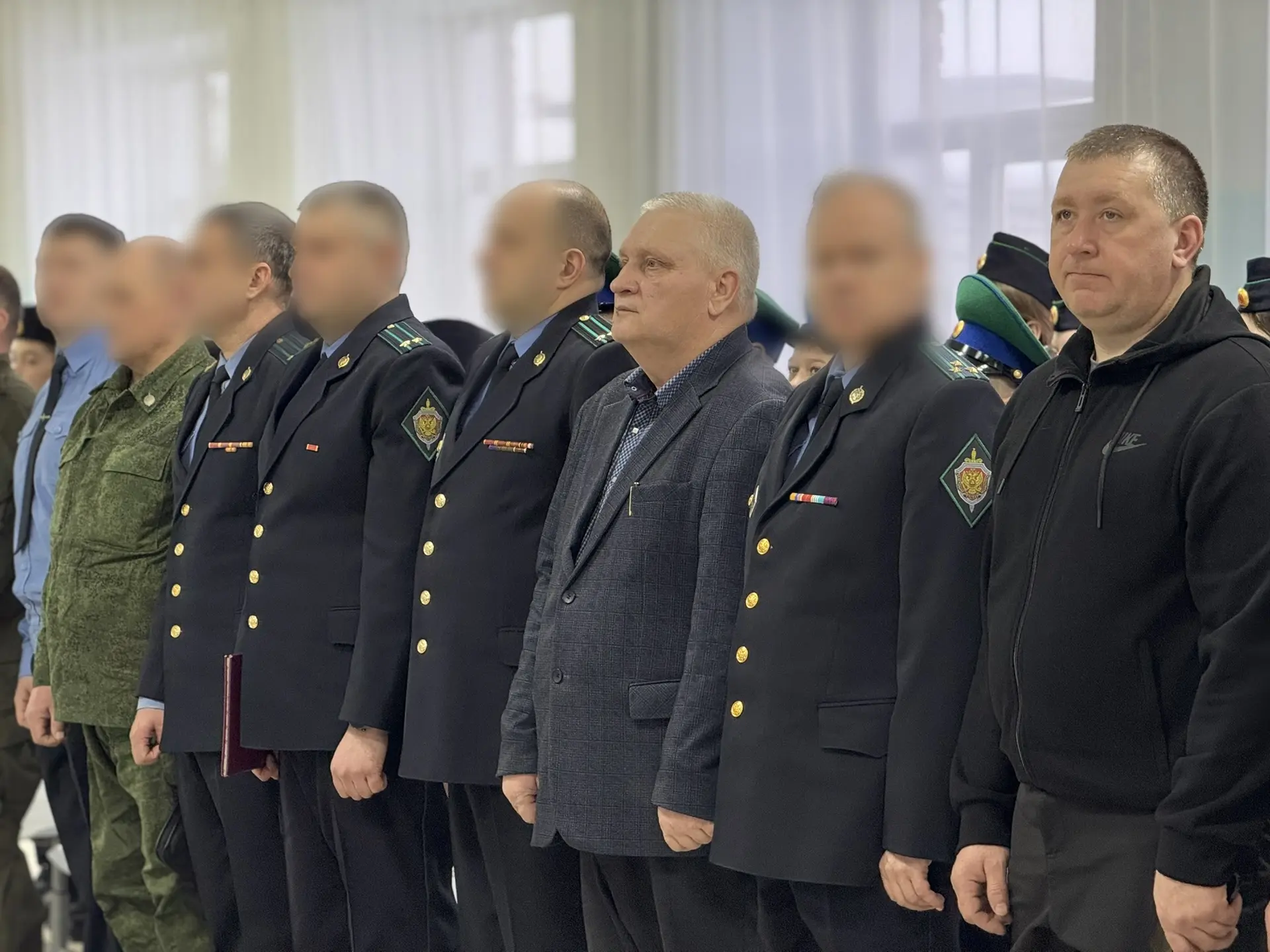 «Герои не уходят из школы…»🕯️
В нашей школе состоялось
торжественное открытие «Парты Героя» в честь