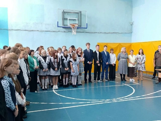 С Днём знаний! Торжественная линейка, посвящённая Году единства народов России