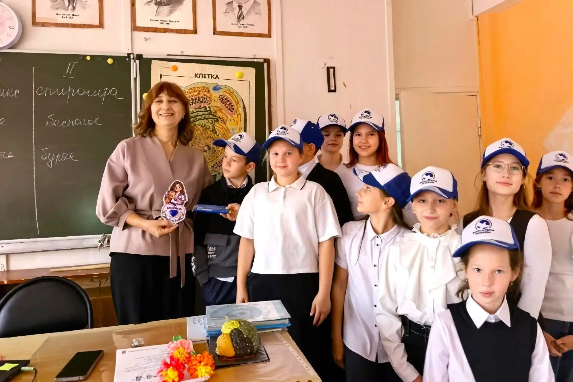 Сегодня - День учителя. Праздник, который касается каждого. Ведь школьные годы - это вр...