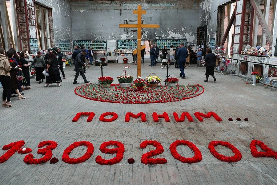 Сегодня годовщина трагедии в Беслане, где в одной из местных школ, террористы из чечни,...