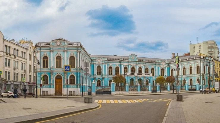 🛜В Москве ищут арендатора для знаменитого дома Черткова на Мясницкой
На торги выставлено право арен