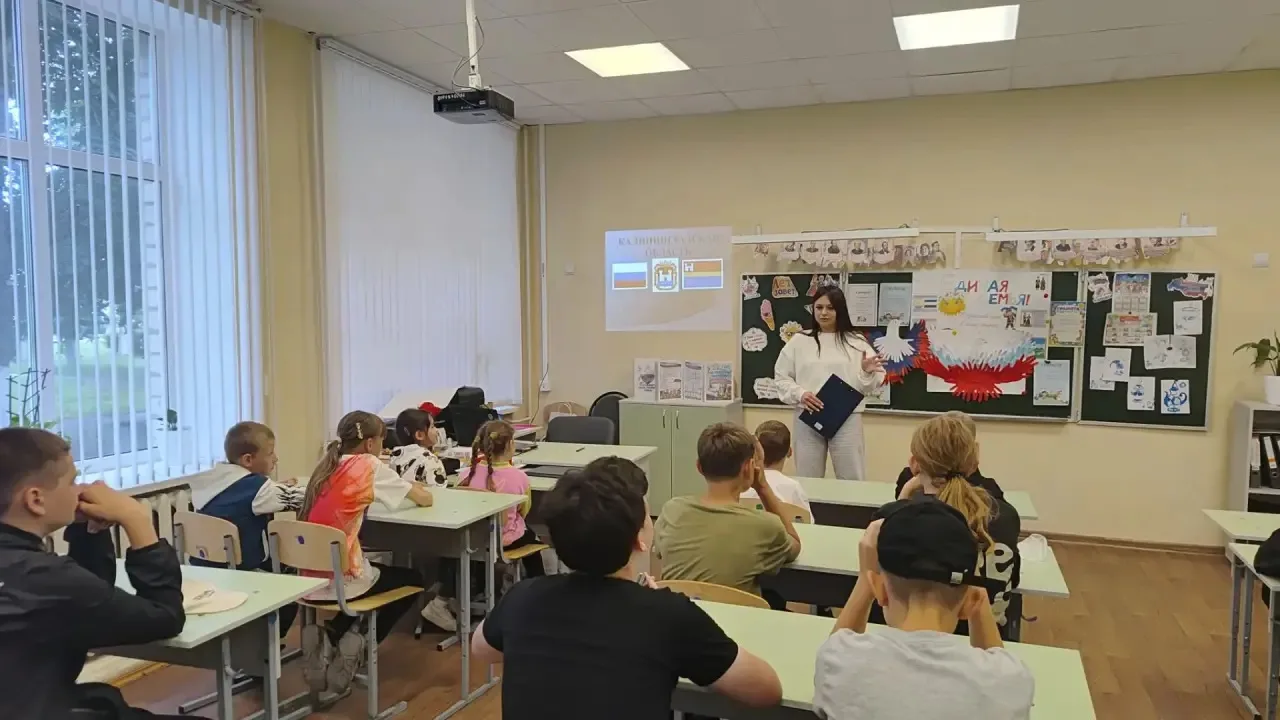 🌊 Путешествие на самый запад России, не выходя из лагеря! 🧭

Сегодня воспитанники пришкольного лаг