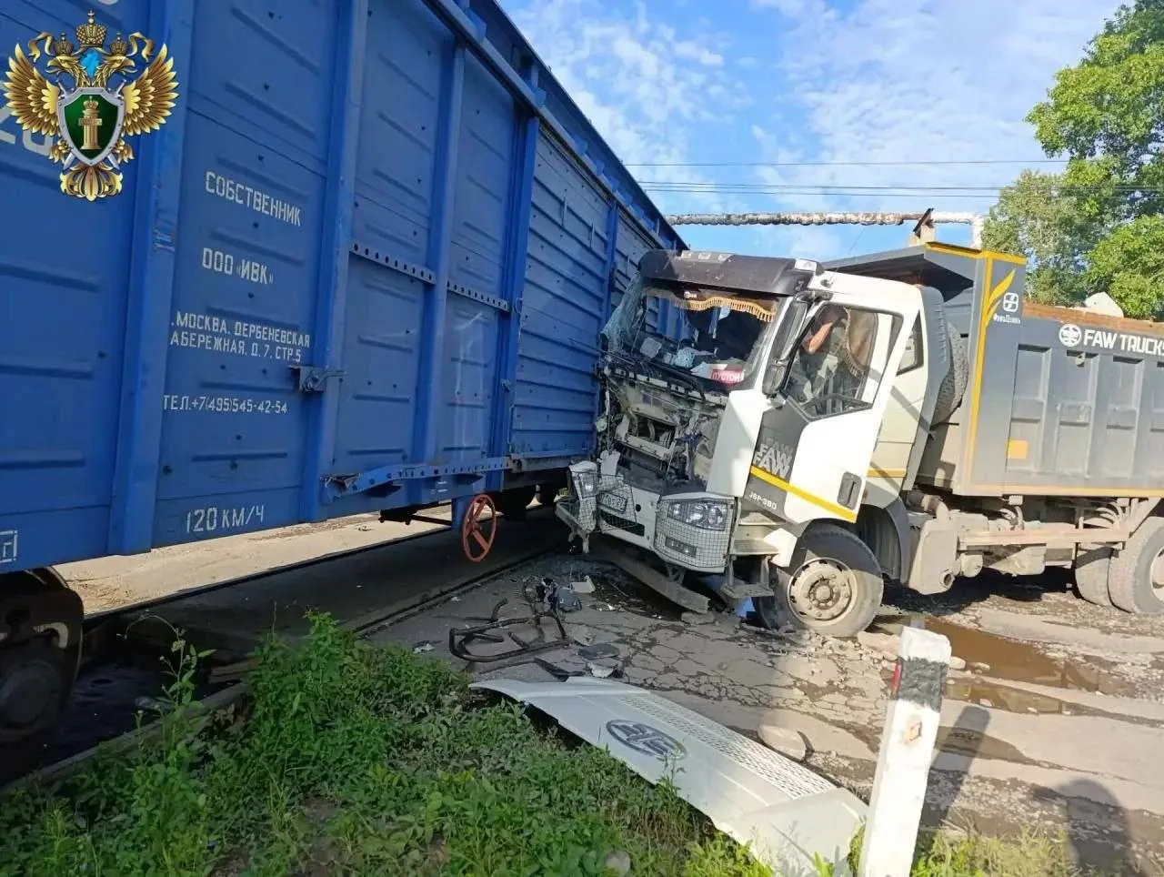 Стали известны подробности столкновения самосвала с поездом в Хабаровске

По предварительным данным,