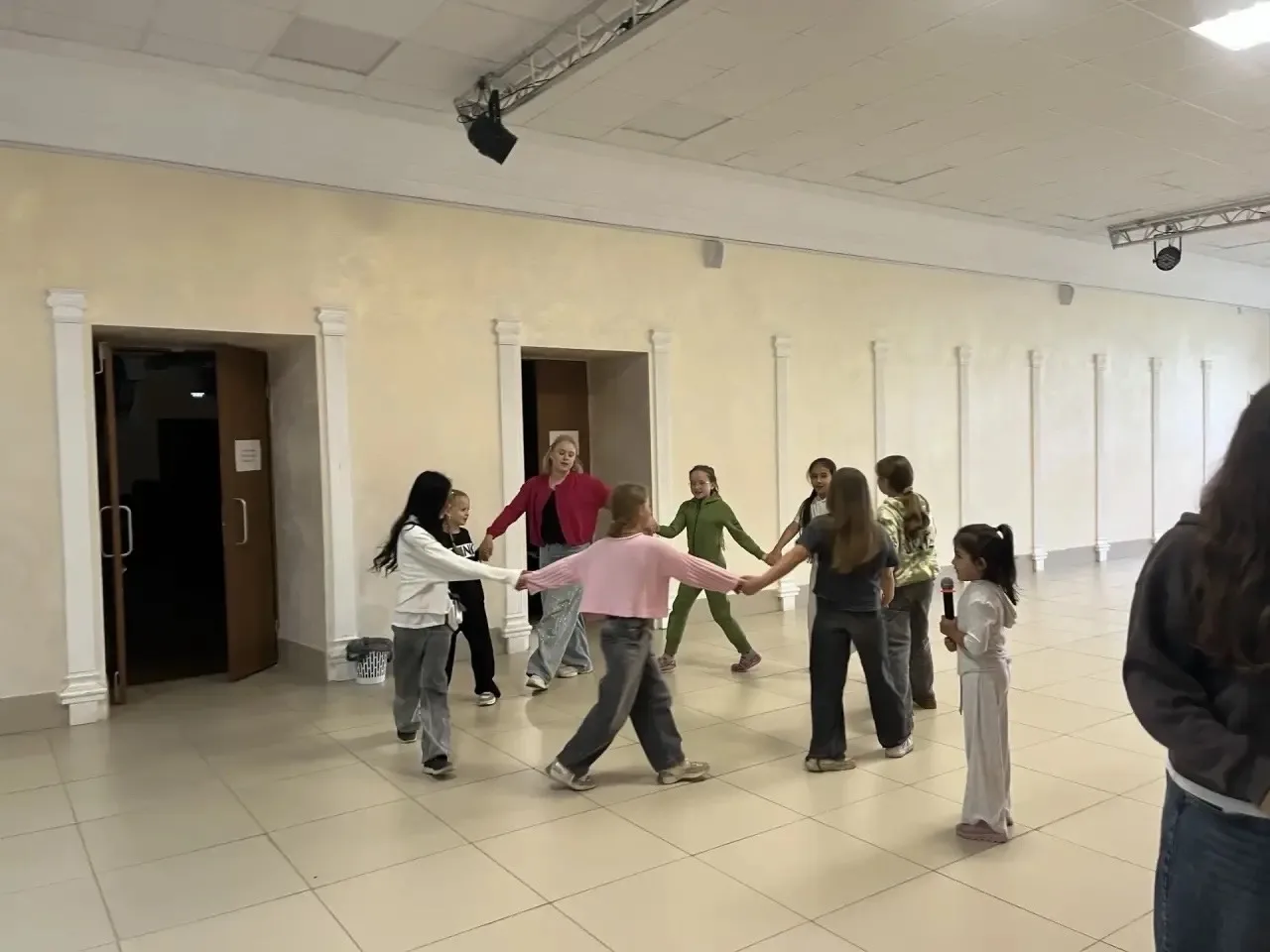 Караоке-праздник: когда поёт не только сцена, но и сердце! 🎶