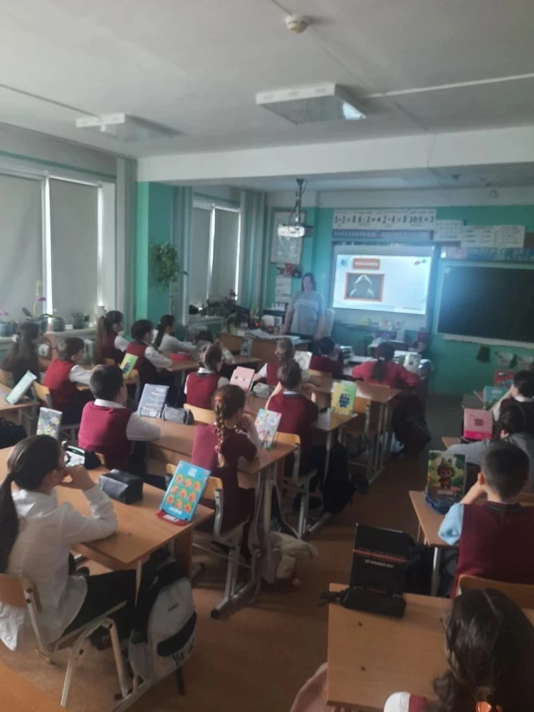 #НачальнаяШкола  🚨 Важная встреча в гимназии! 🚨  Сегодня наши ученики 1«Ж» и 4«В» классов встретилис