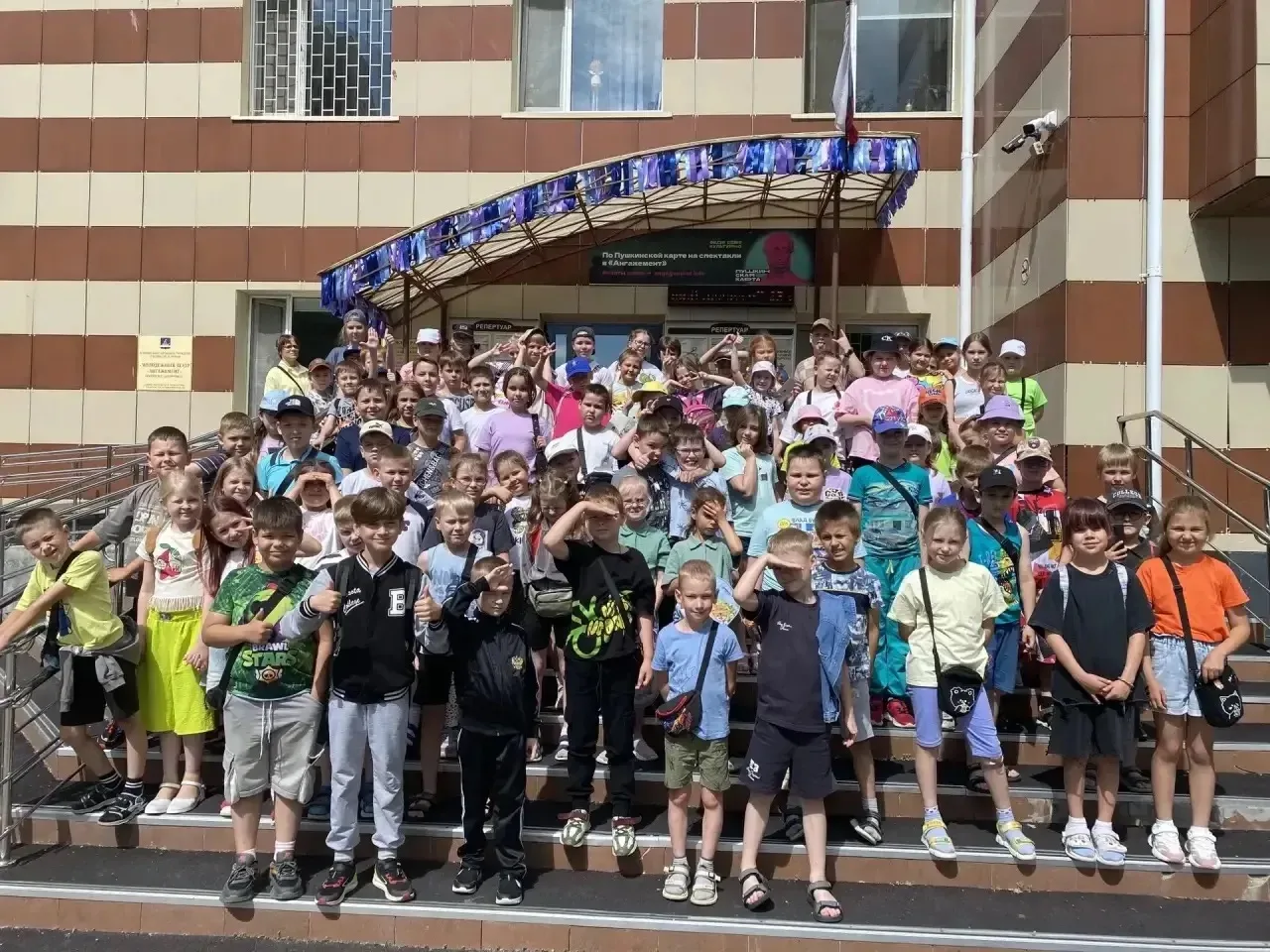 Поездка в театр на спектакль и праздник «Холли», 16 июня 2026 год, пришкольный лагерь МАОУ СОШ №32.