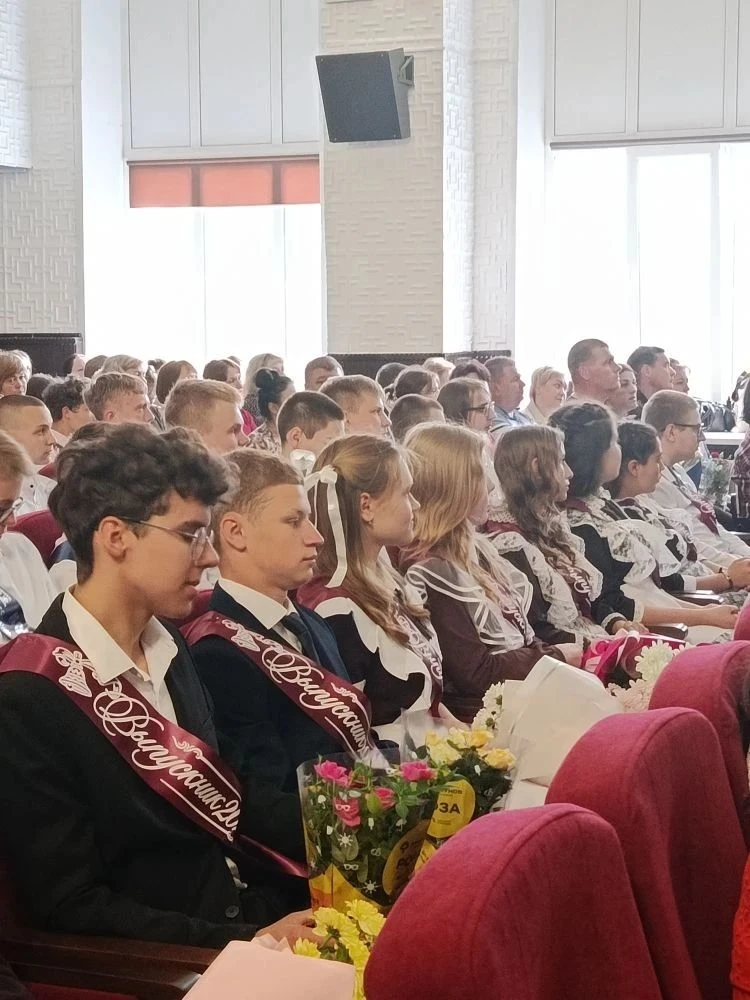 🔔Во всех школах Республики Марий Эл прозвучал последний звонок для выпускников!