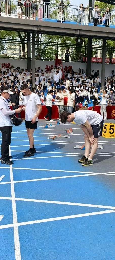 🚀 Спорт и дружба: наши студенты покорили 50-ю спартакиаду в Муданьцзяне! 🥇  Делегация Приморского ГА