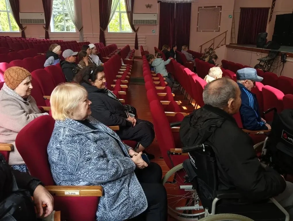 24 апреля получатели социальных услуг "Курского ДИ" посетили Галюгаевский Дом культуры, где прошло в
