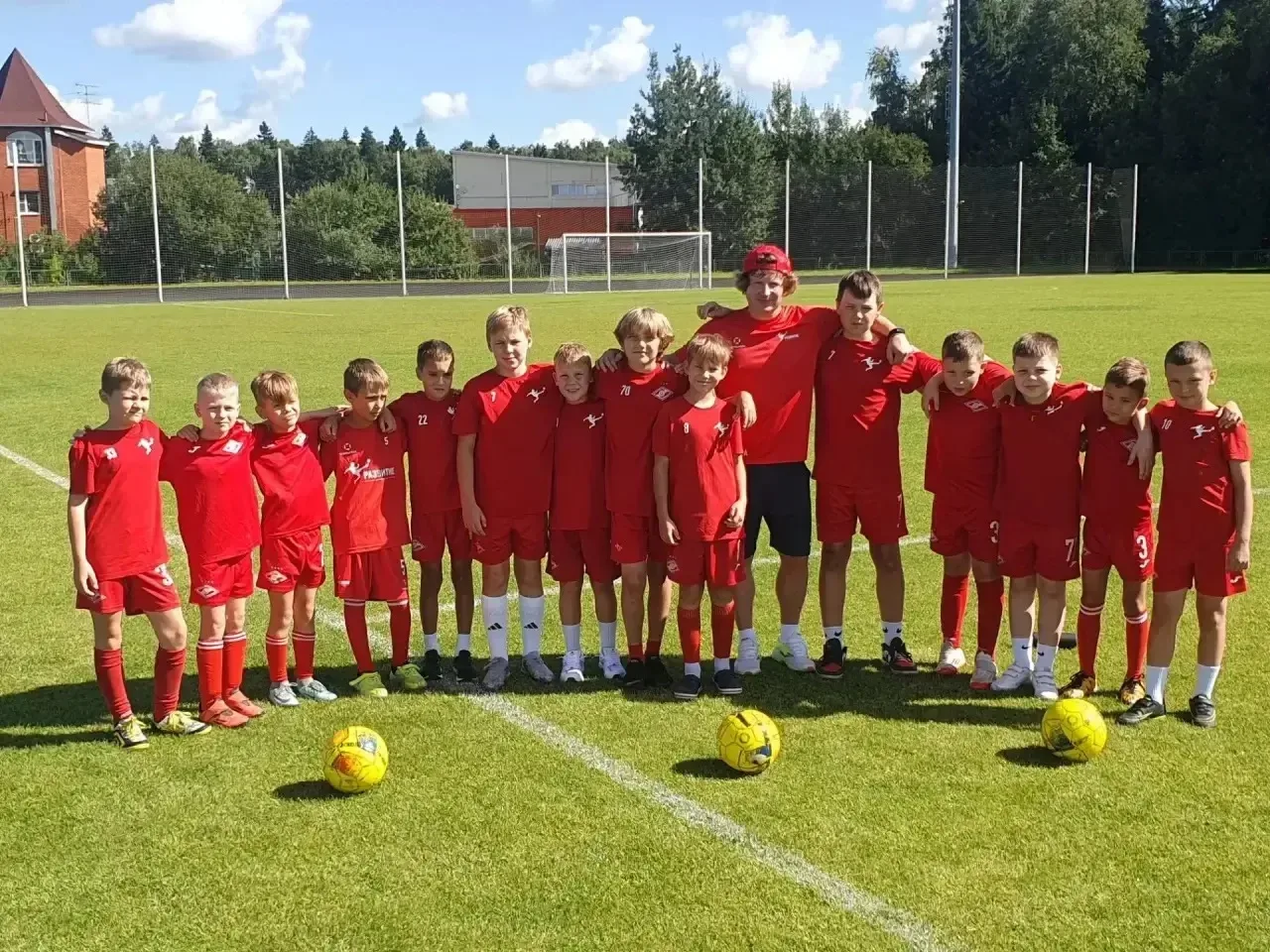 ⚽️ ФУТБОЛ СТАЛ ЕЩЁ БЛИЖЕ! ДФЦ «РАЗВИТИЕ» — ТЕПЕРЬ И В СЕЛЯТИНСКОЙ СОШ №1!