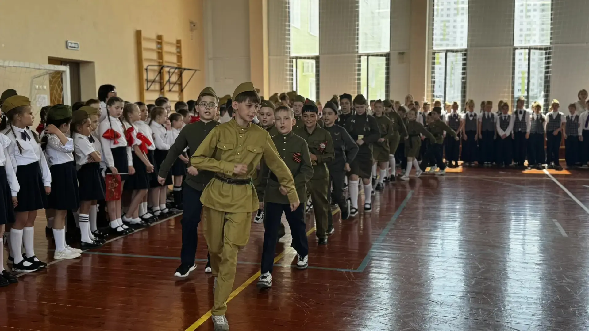 🎖 Сегодня в нашей школе прошёл второй этап конкурса "Смотр строя и песни", в котором приняли участие