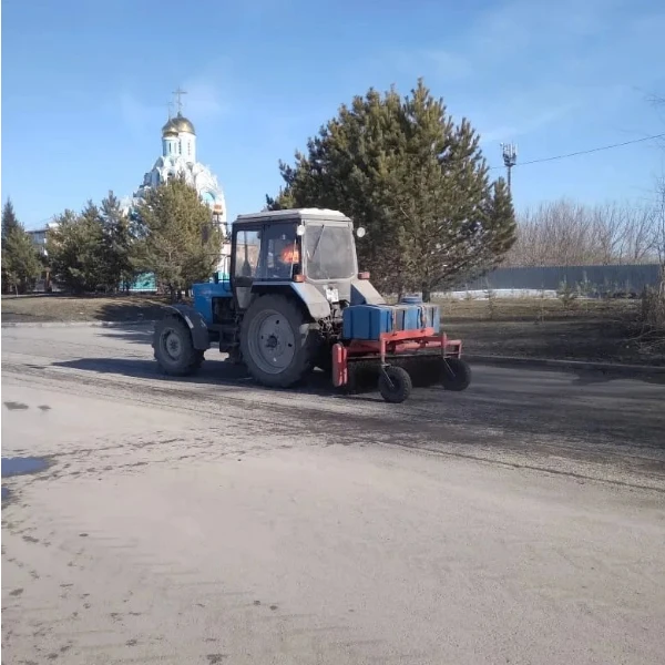С повышением температуры воздуха коммунальные службы города приступили к работам в рамках летнего со