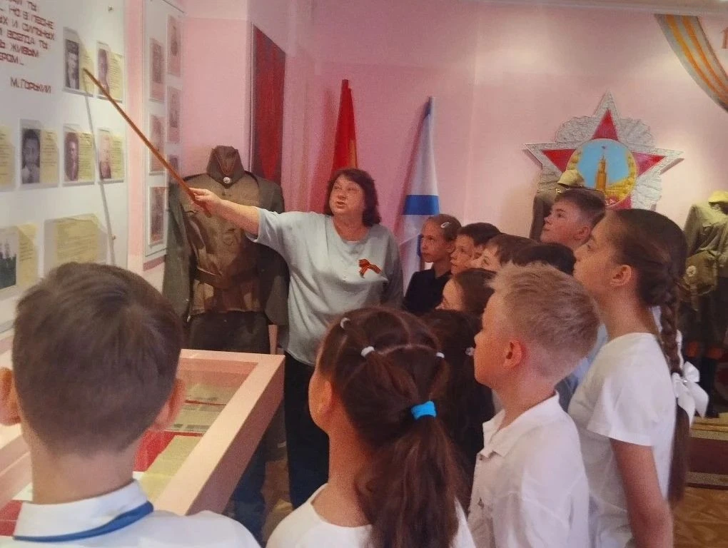В преддверии Дня Победы в школьном музее прошли традиционные Уроки Мужества "Ушли непобежденными", п