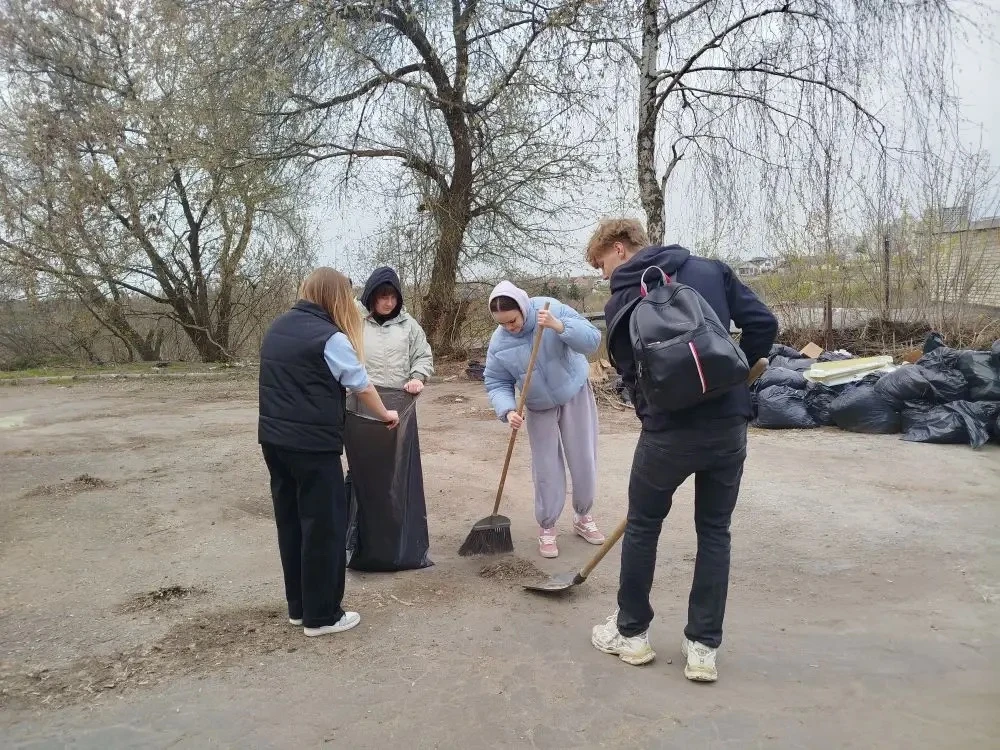 Студенты группы ОП1-25 и ТО1-25 присоединились к Экологической акции «Чистый четверг»!  🔥 это отличн