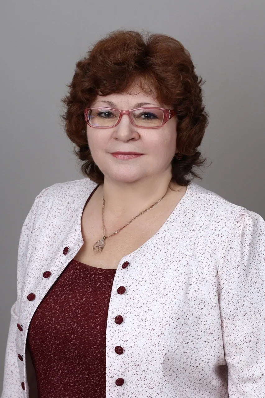 Сегодня, 21 августа, с днём рождения мы поздравляем учителя начальных классов - Лисицын...