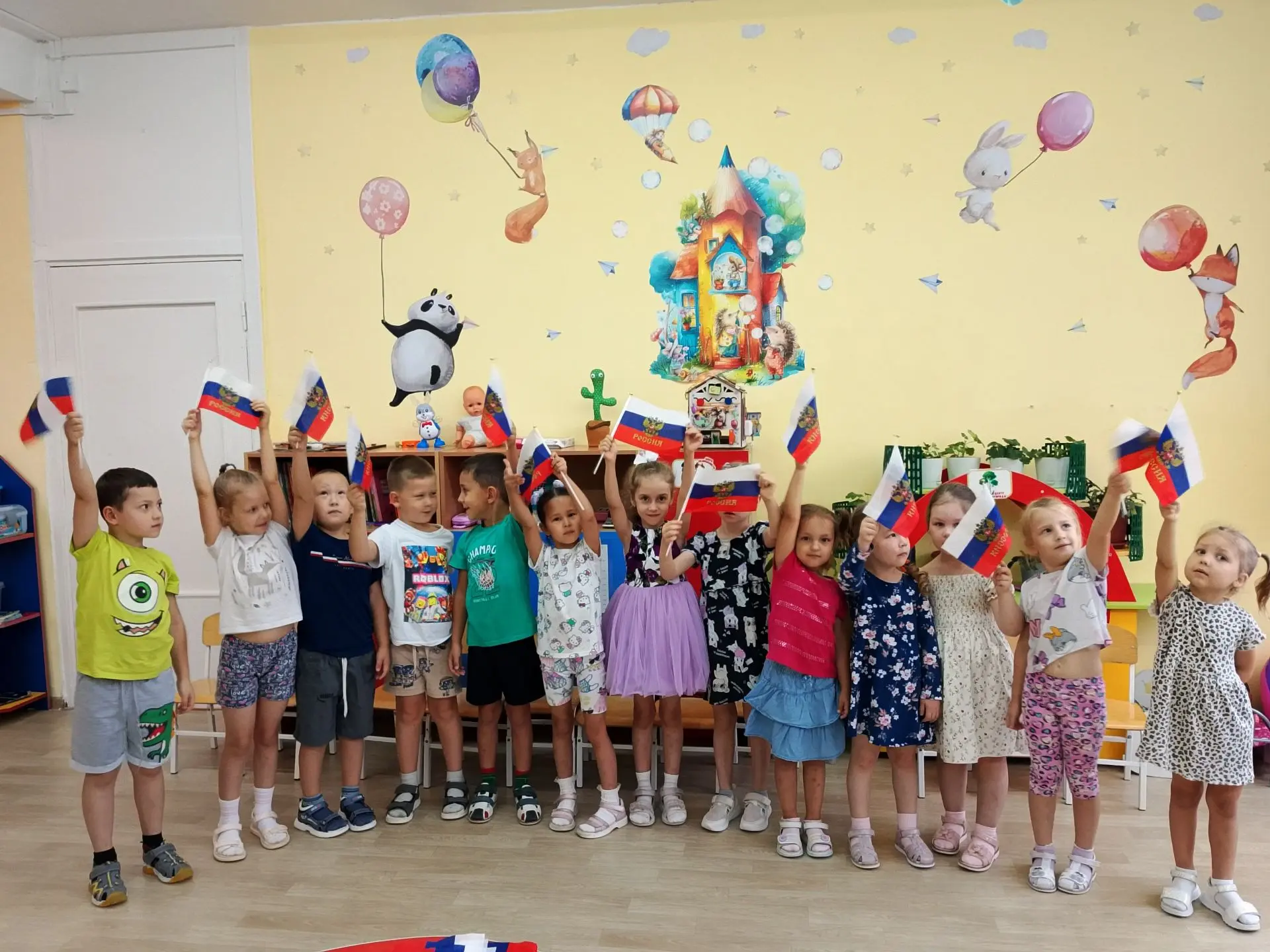 Рисование флага России в старшей группе детского сада  — это комплексное педагогическое...