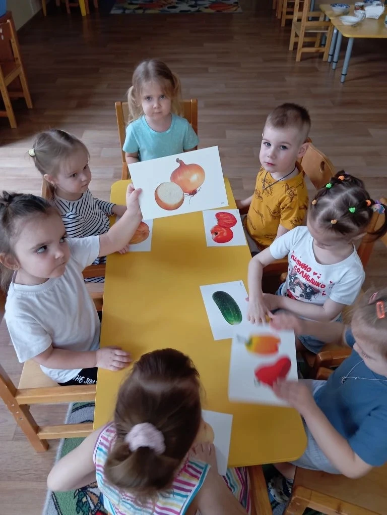 О пользе лука известно с давних времён. Лук помимо своих вкусовых качеств, содержит вит...