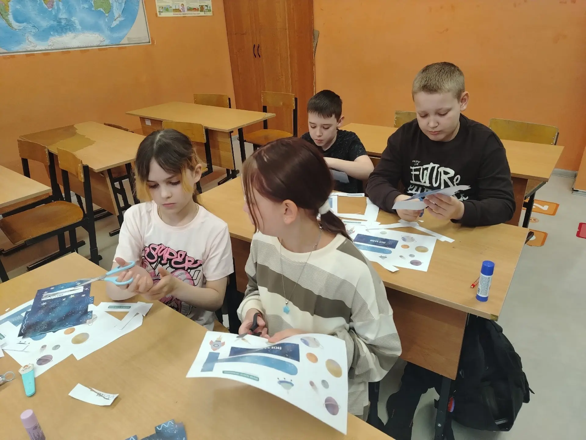 Космическая экспедиция 4 класса: «Поехали!» 🚀    Сегодня, 10 апреля, в преддверии Дня космонавтики н