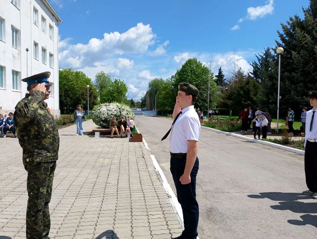 12 мая по сложившейся традиции в нашей школе прошел Смотр строя и песни, посвященный 81-й годовщине 