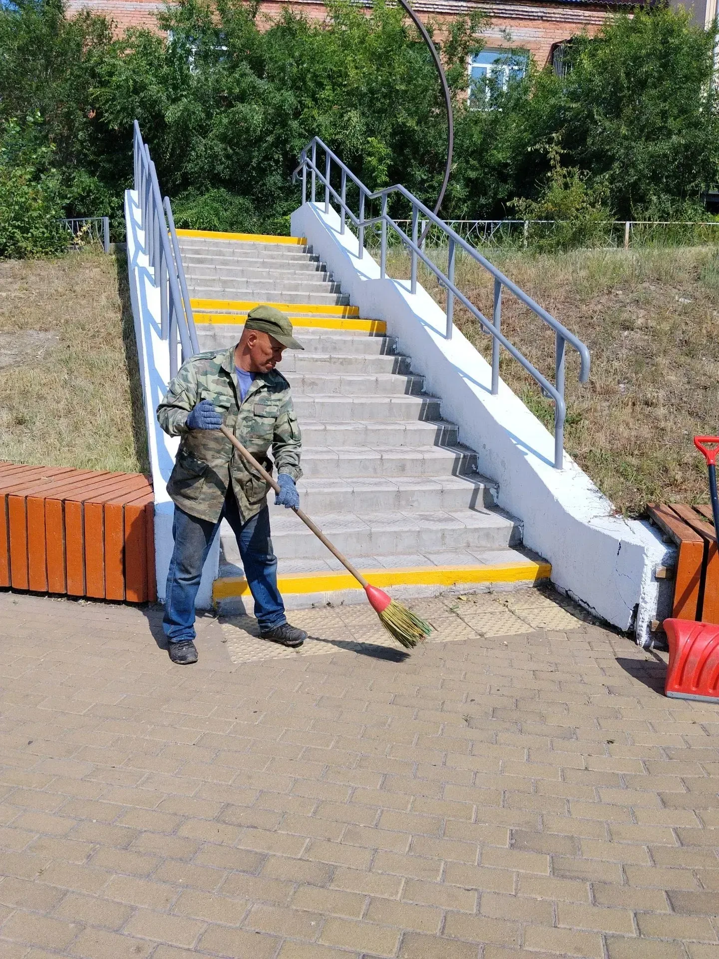 🌿 Заботимся о вашем комфорте — в наших парках каждый день кипит работа! 🌿