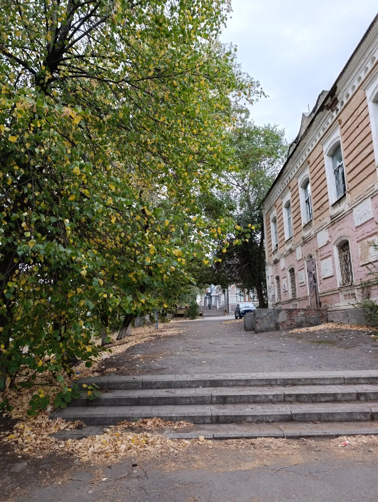 Пасмурный день в городе К ...