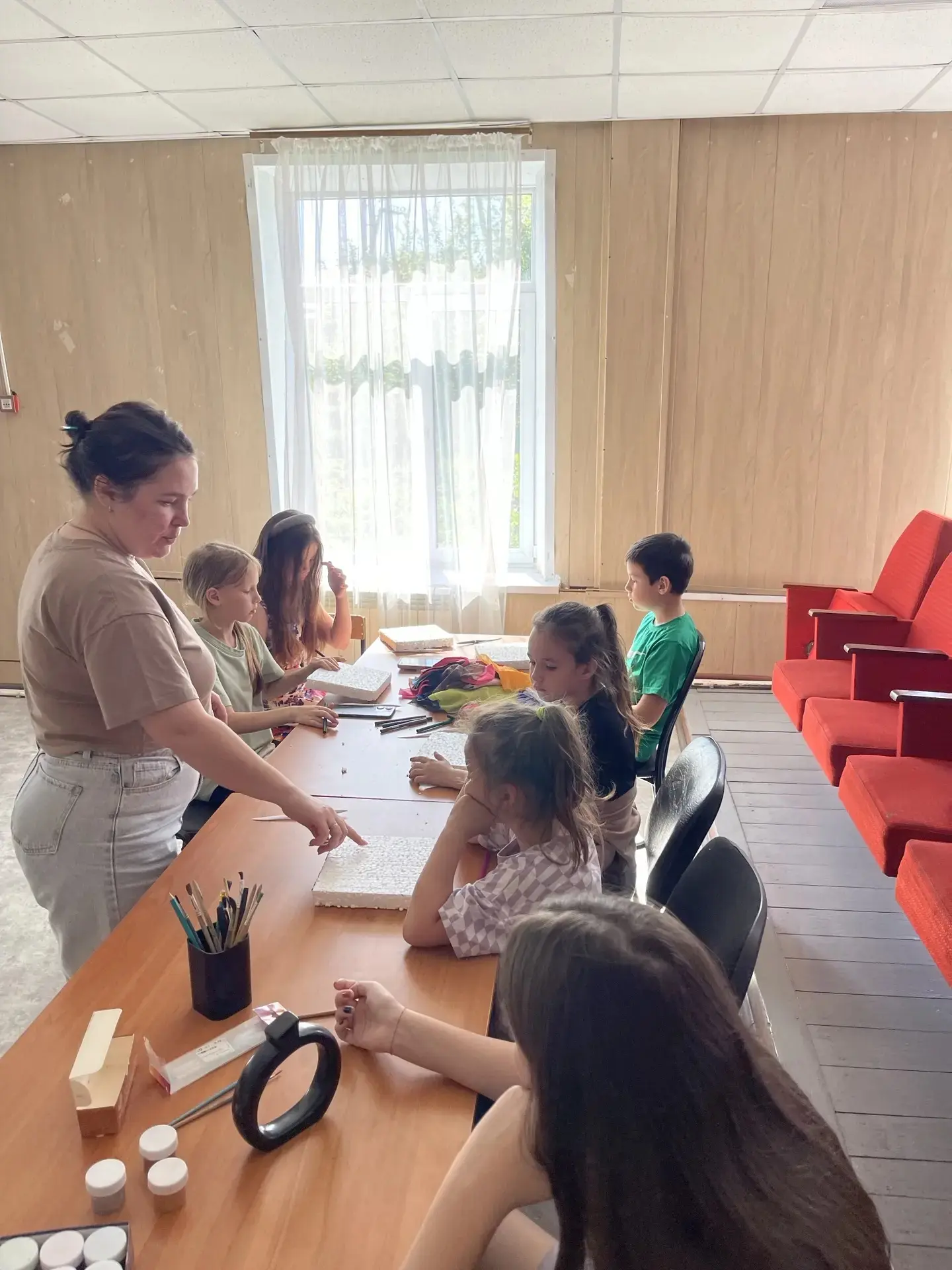 Вчера в нашем ДК царила атмосфера творчества и уюта. Мы показали детям, что лоскутное мастерство мож