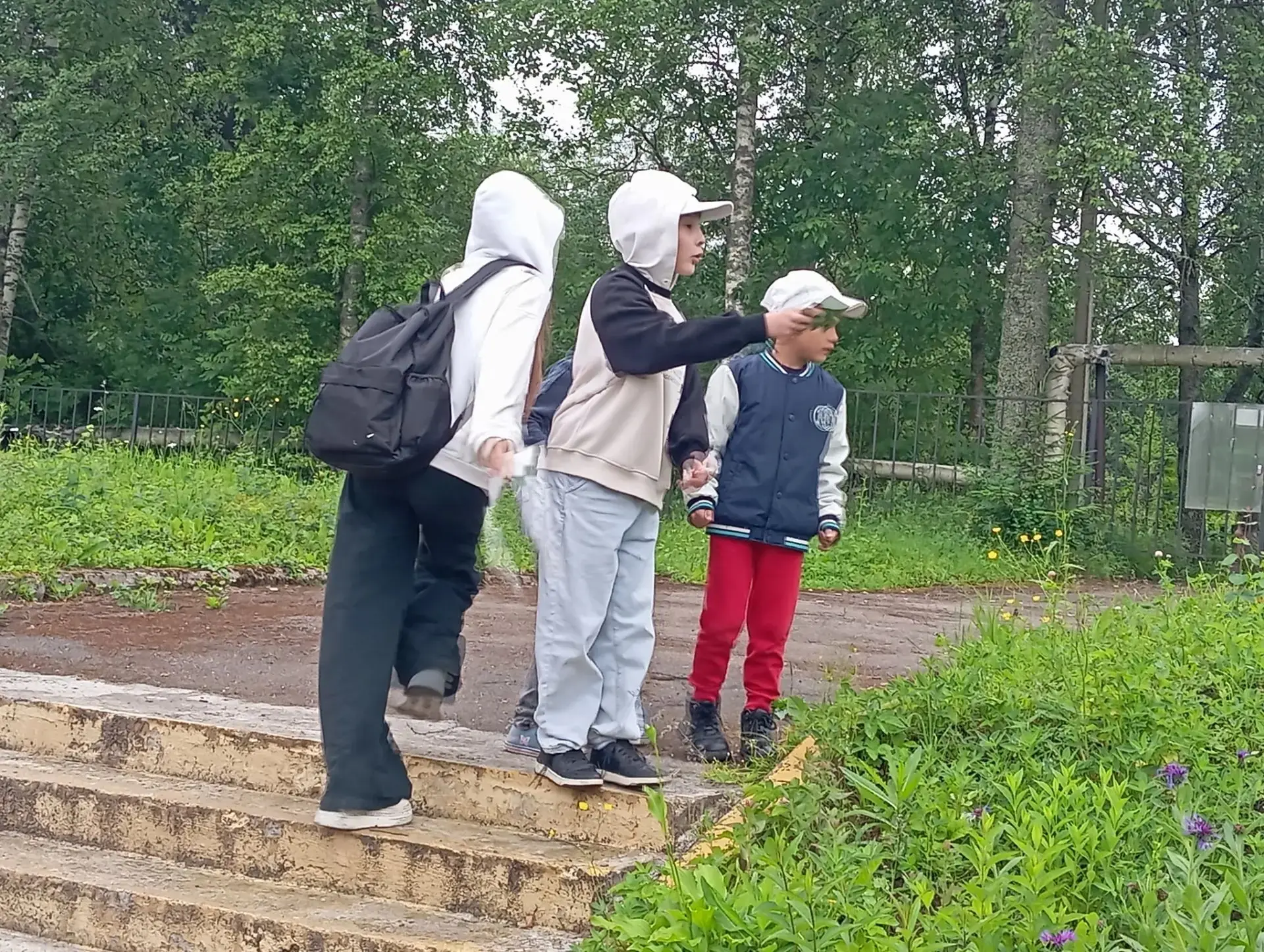В пришкольном лагере "Радуга" (отд.Нудоль) прошел день туриста. Ребята посмотрели документальный фил