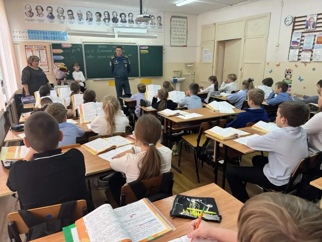7.10.2026 г. сотрудники МЧС провели профилактическую беседу с обучающимися о правилах п...