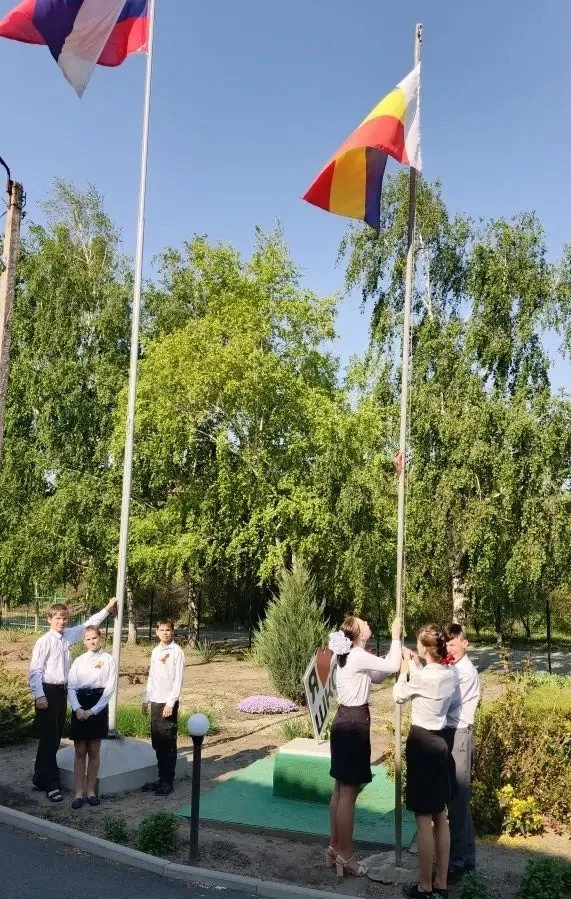 Сегодня в нашей школе прошла торжественная линейка, посвящённая 81-й годовщине Победы в...