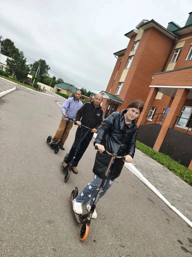 Безопасность на дороге 🛴

🛴Сегодня в нашем доме социального обслуживания — движ и веселье! Воспита