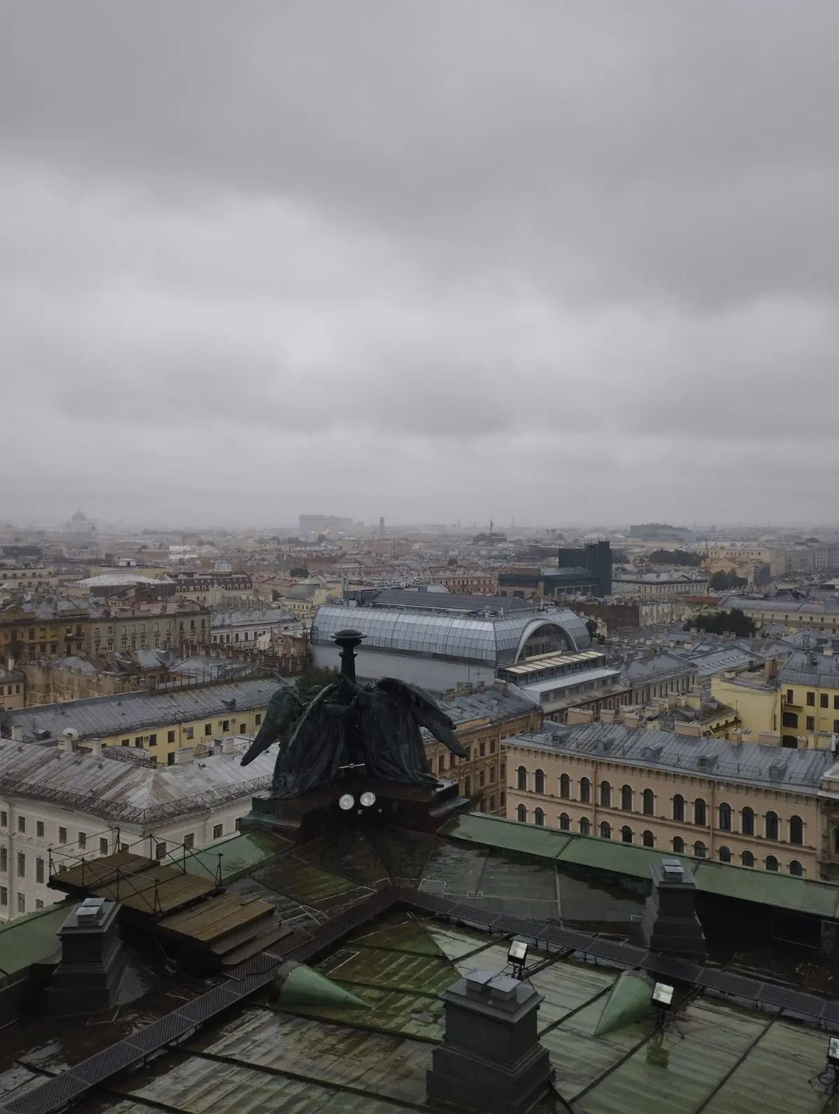 ⛈️Гроза сегодня ударит по Питеру, — МЧС.

Готовим зонтики.
