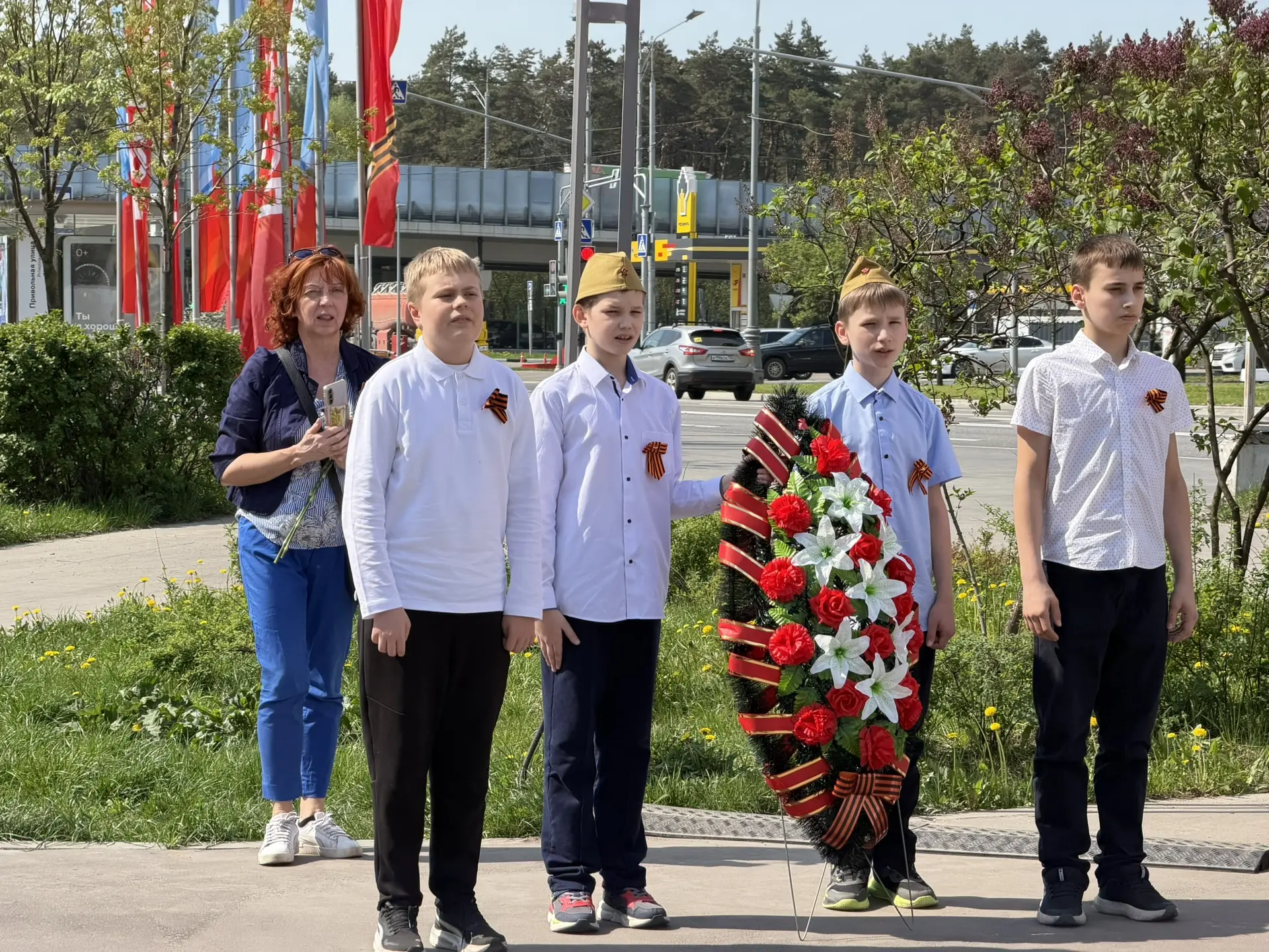 Акция памяти «Красные гвоздики» 🙏🏻  В преддверии Дня Победы наши ученики присоединились к акции «Кра