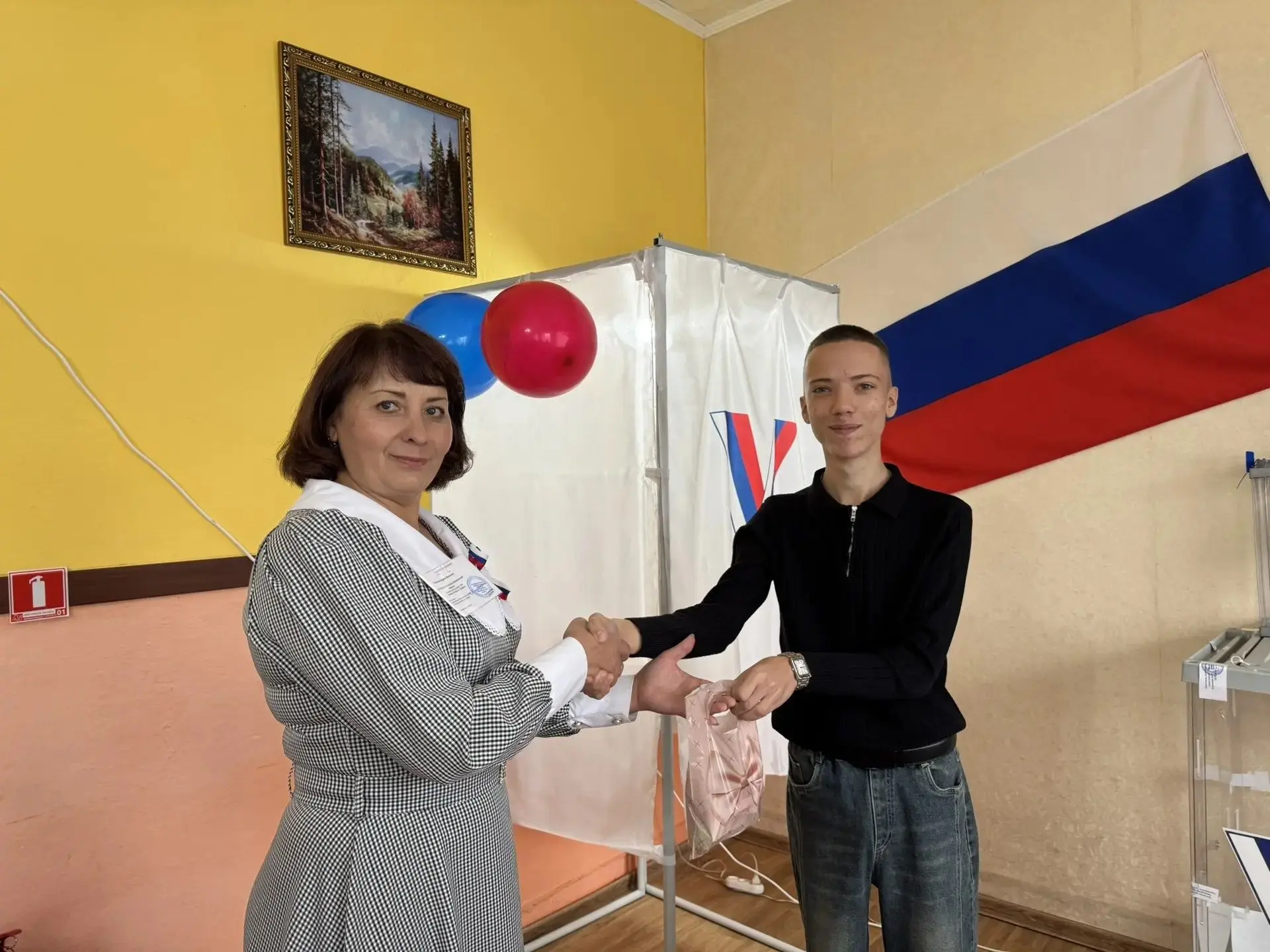 🔥На избирательных участках округа — оживлённо: среди пришедших отдать свой голос — мно...