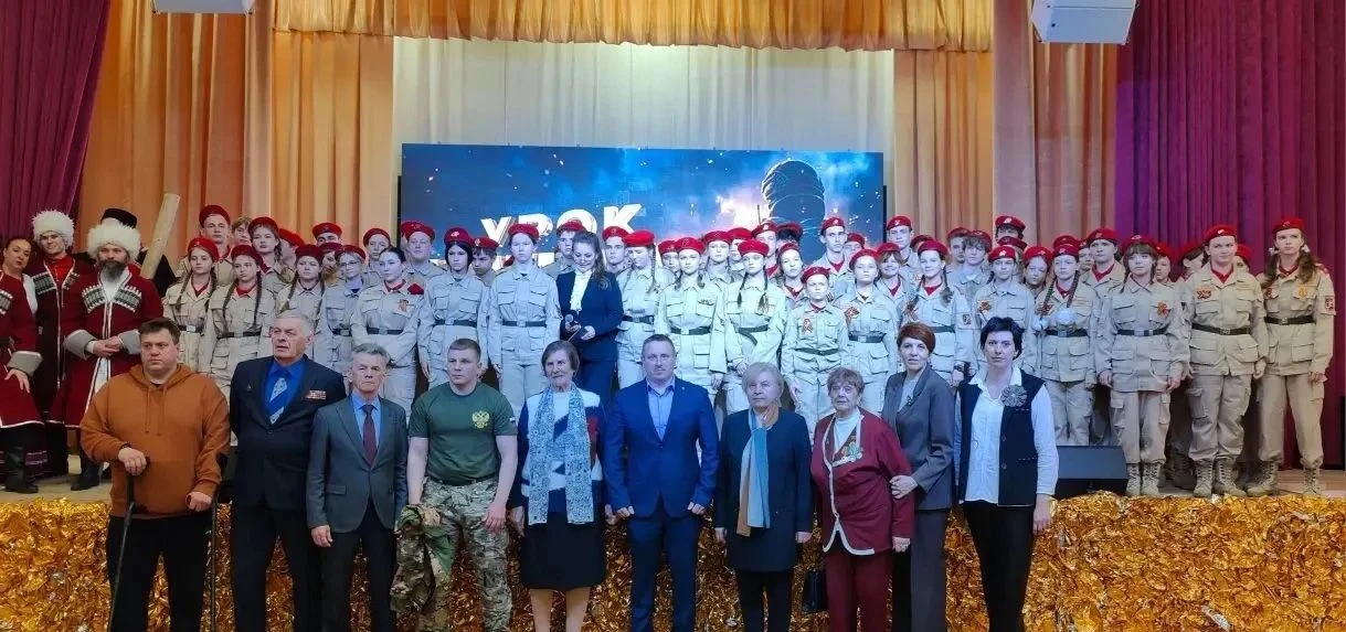 «Героев нашего времени» показали школьникам лицея №27  Старшеклассники образовательных учреждений Фо