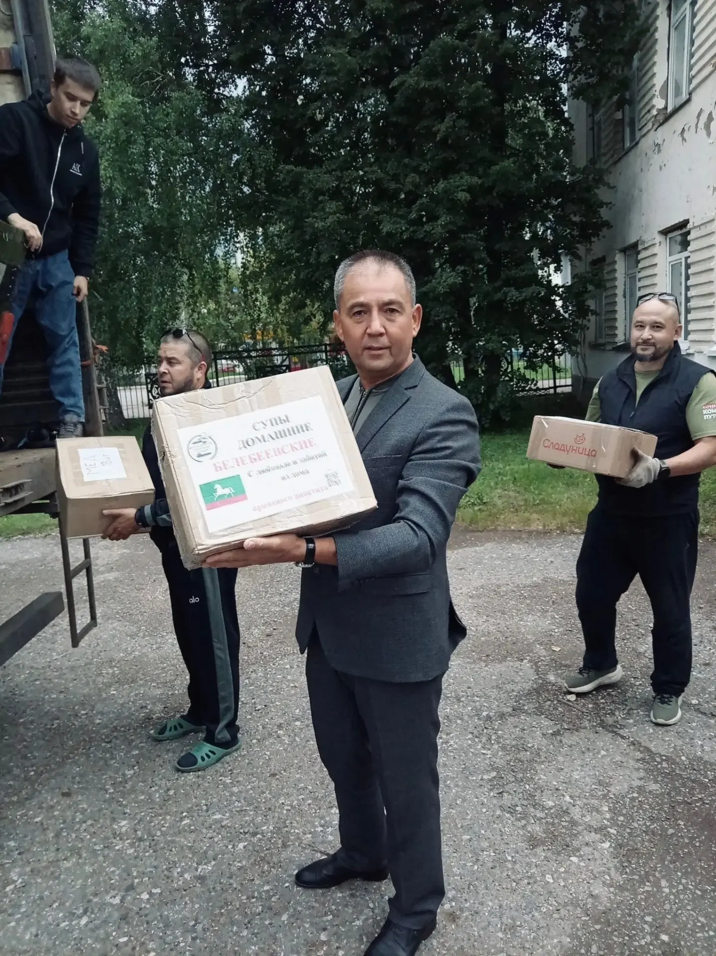 Сегодня отправили очередной гуманитарный конвой для наших бойцов.

В состав груза вошли два автомоби