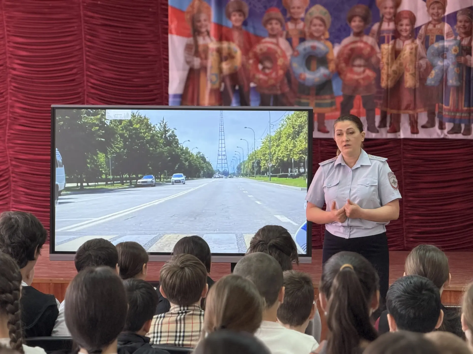 В связи с участившимися случаями ДТП с участием детей в нашем городе администрация школ...