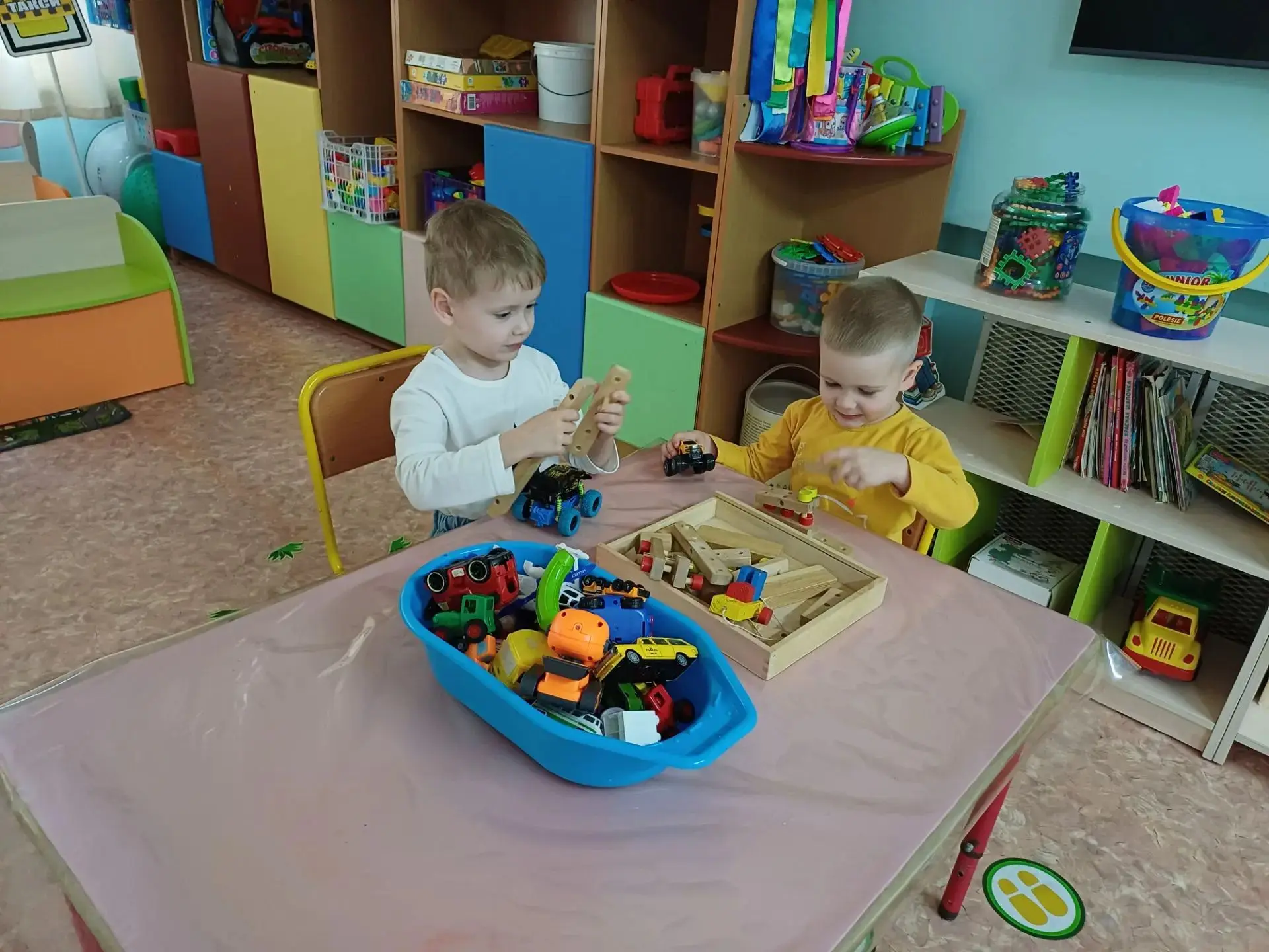 После дневного сна в детском саду наступает важный период-время для спокойных, но увлек...
