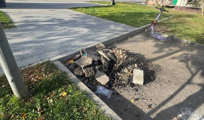 🗑️ У «Академической» оставили мусор