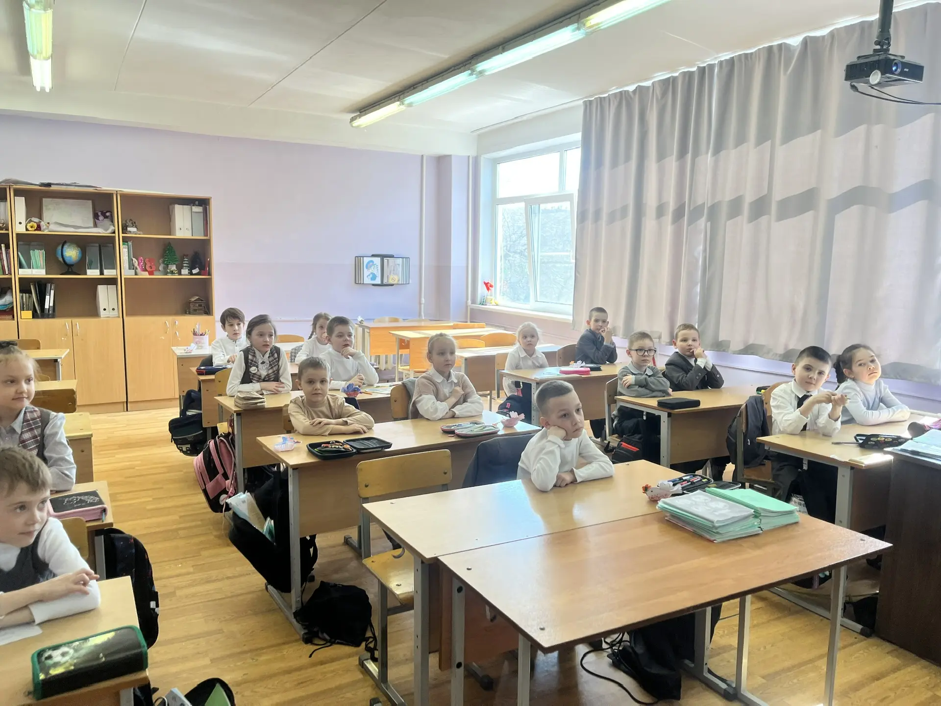✨ Разговоры о важном: путешествие в мир театра ✨  В гимназии № 10 прошли тематические классные часы 