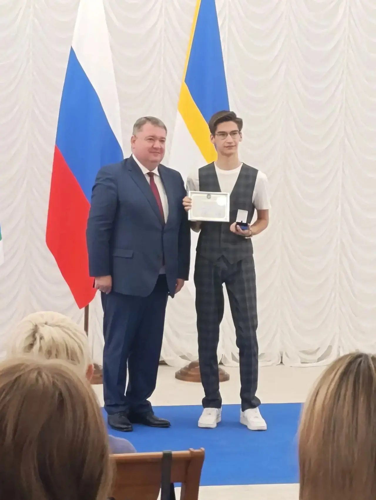 🎉 Поздравляем нашего выпускника Абузярова Рамиля с заслуженной наградой — 🥈 серебряной медалью!

�