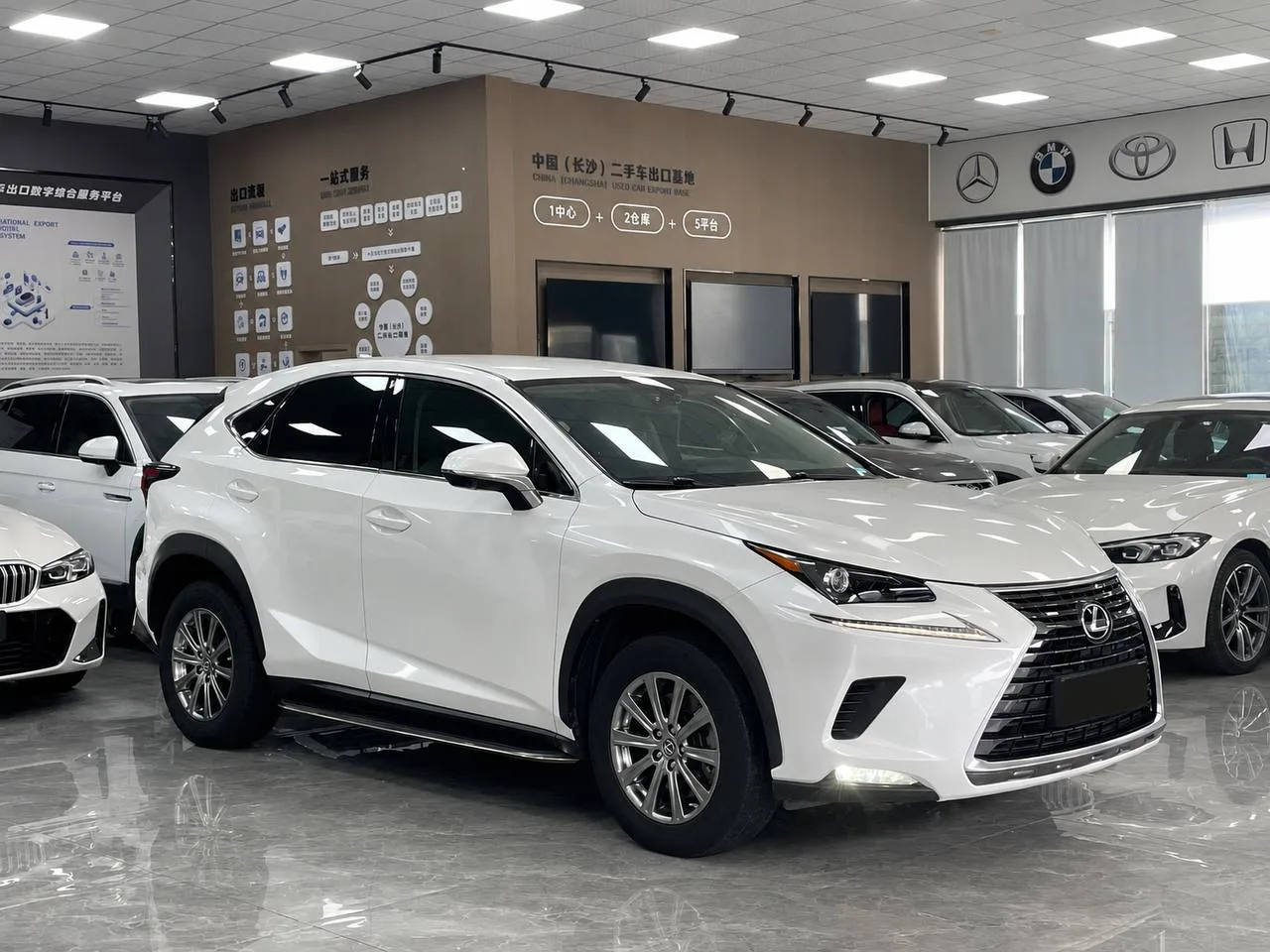 📌 Авто: Lexus NX200