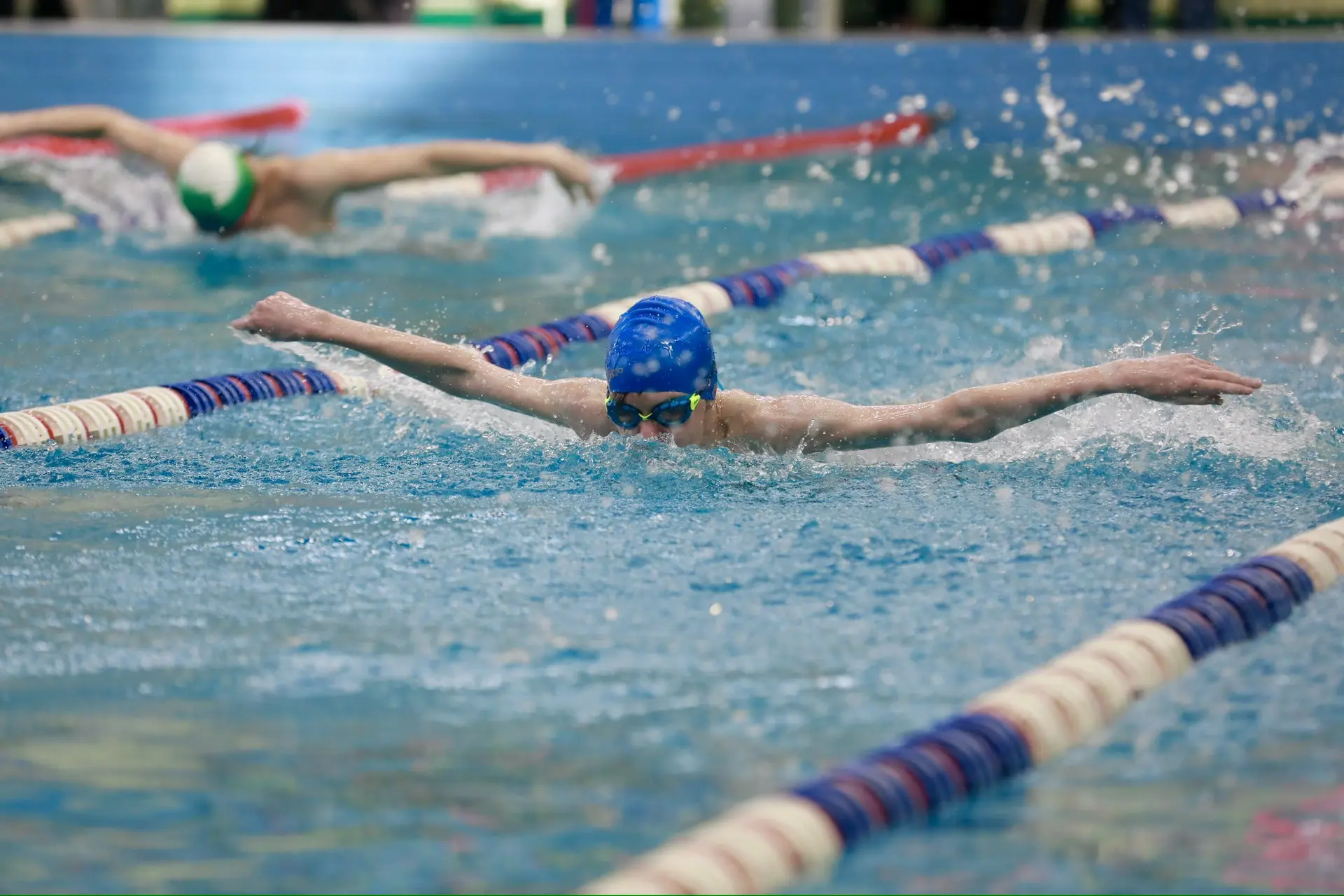 🏊Знаете ли вы, что плавание можно назвать одним из лучших видов спорта? 🧐
И вот почему!

💦Вода сн