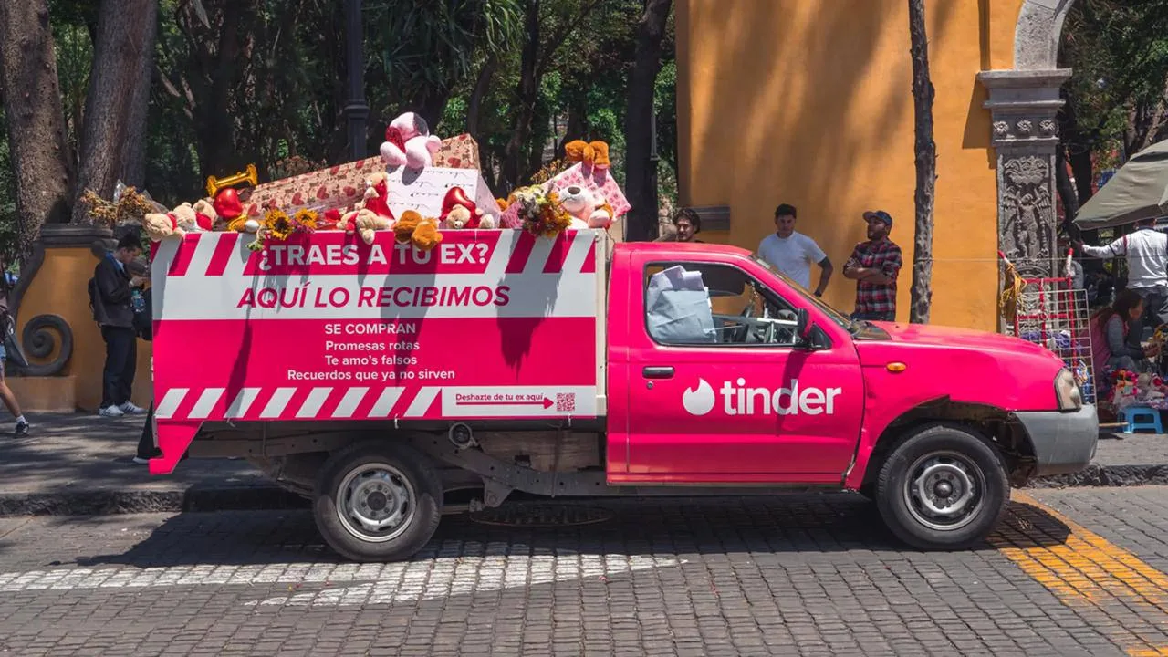 Tinder помогает попрощаться с прошлым: сдай вещи бывших и освободи место для нового!