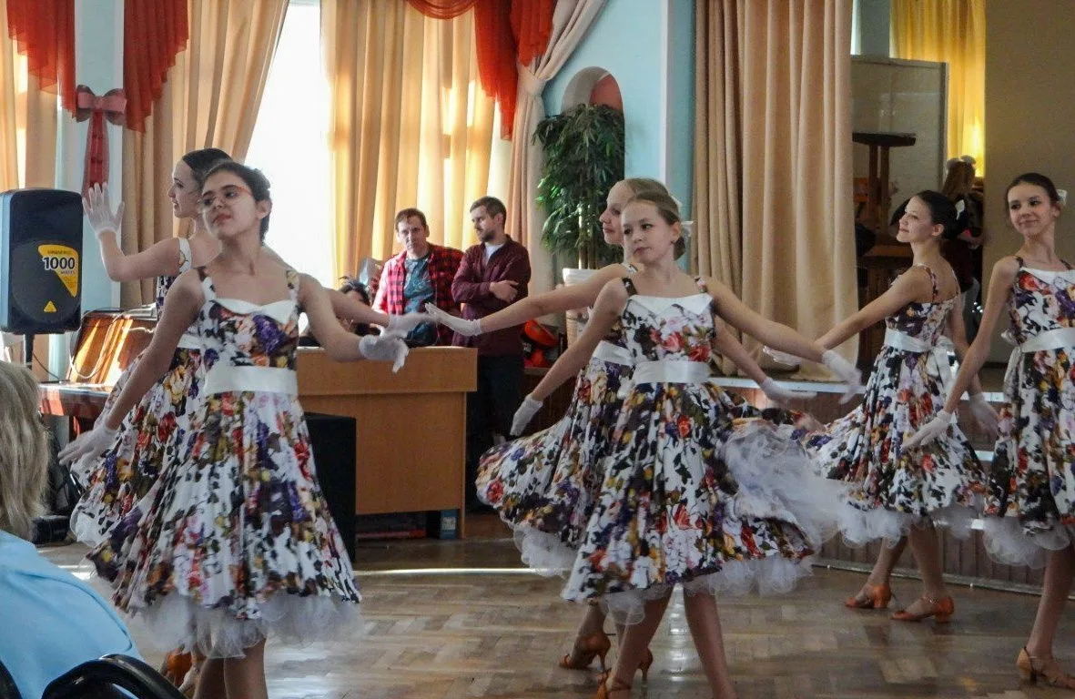 Парад звёзд в нашей школе!🌟 Чем завершить весеннюю предпраздничную неделю? Конечно, ярким концертом!