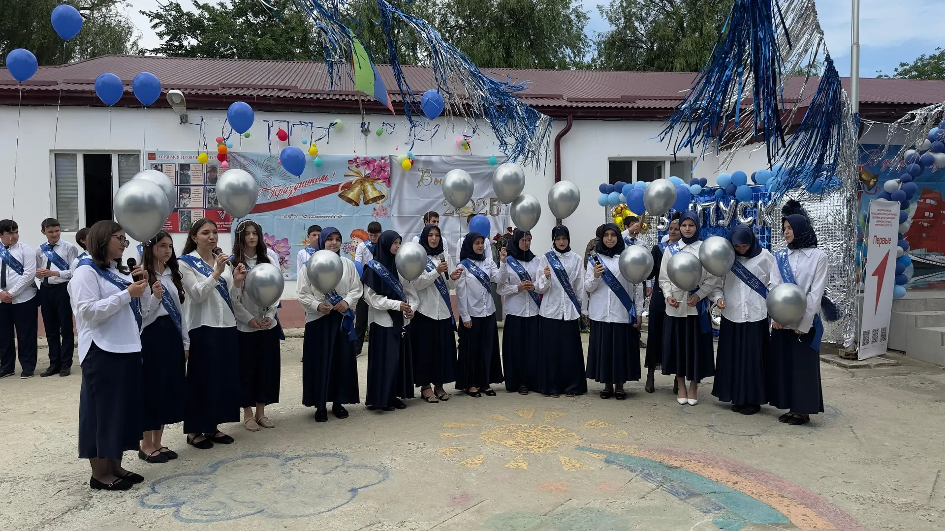 ❤️Сегодня, когда звучит Последний звонок, сердце наполняется смешанными чувствами. С од...