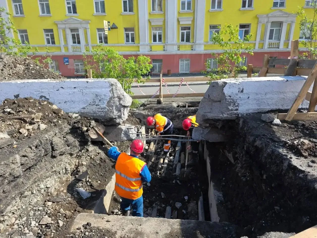 🥳 Работы по замене трубопроводов на ул. Комсомольской завершены
